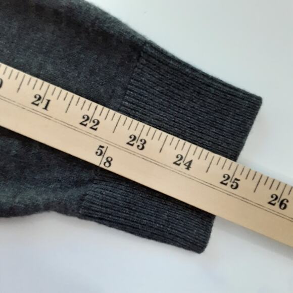 Turnbury 100% Merino Wool Cardigan Sweater Button Front Gray M Quiet Luxury - Picture 9 of 9